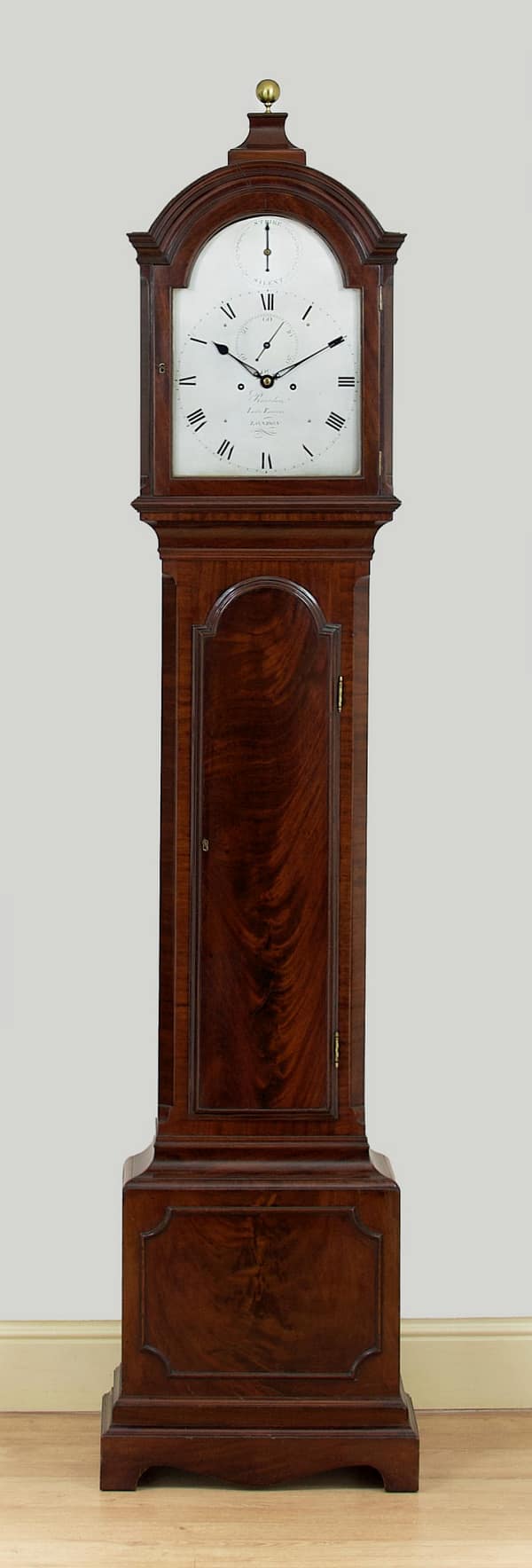 recordon-london-georgian-mahogany-longcase-grandfather-clock-master-showroom A showroom image of the fine flame mahogany longcase clock case