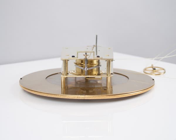 dachluhr-vienna-regulator-wall-clock-move-detail Detailed image of the one month duration timepiece movement