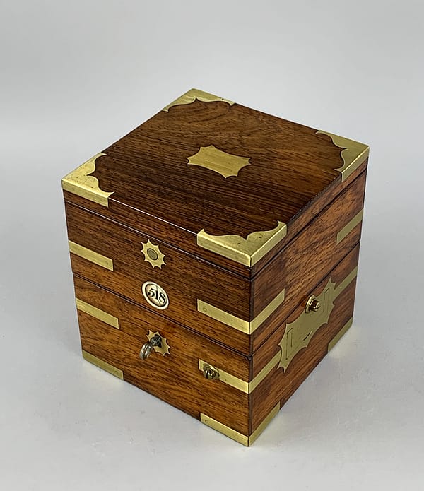 litherland-davies-liverpool-marine-chronometer-case-top Image of the brass bound rosewood case marine chronometer box
