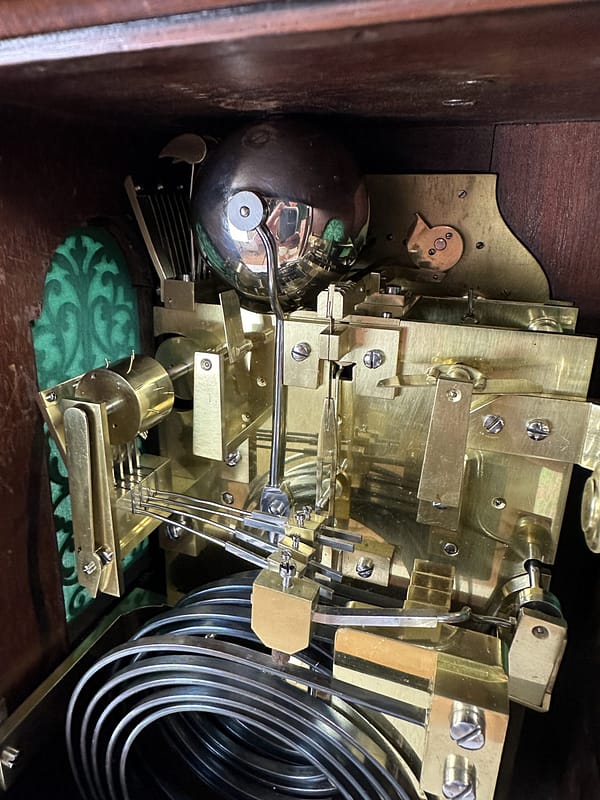 bull-bedford-quarter-chiming-mahogany-antique-bracket-clock-movement Images shows the nest of bells of the antique bracket clock for Whittington chimes