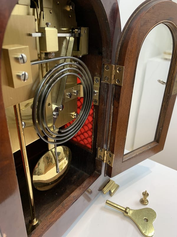 durden-london-mahogany-fusee-mantel-clock-move-showroom The fine quality antique clock fusee movement, showing the curled blued steel gong