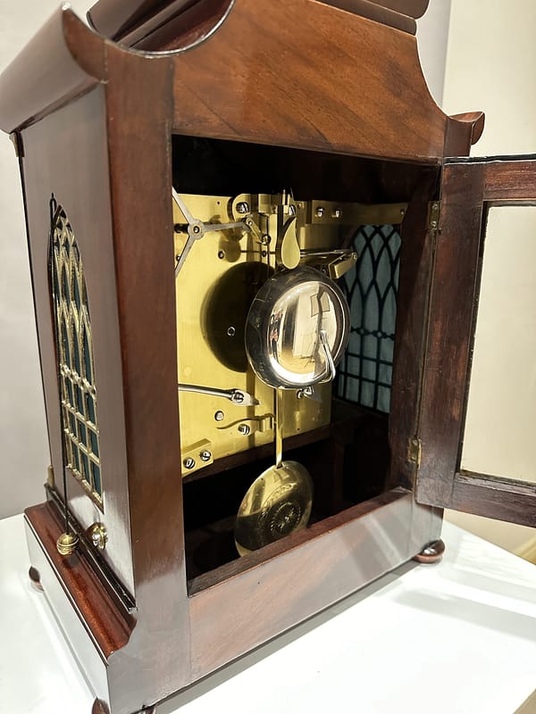ritchie-edinburgh-mahogany-regency-fusee-bracket-clock-movement Image of the bell striking movement