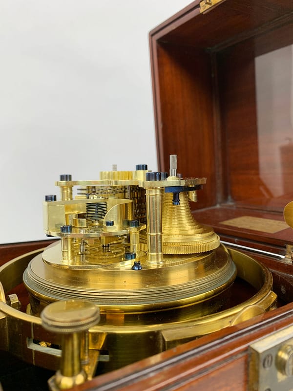 roskell-liverpool-eight-day-marine-chronometer-movement-view Detailed image of the movement